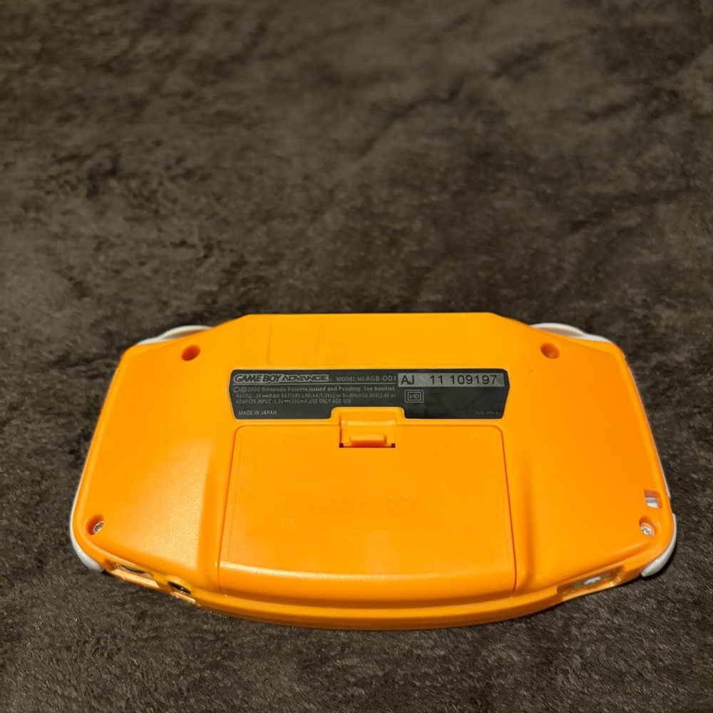 Custom Gameboy Advance Charizard Orange - Picture 3 of 3